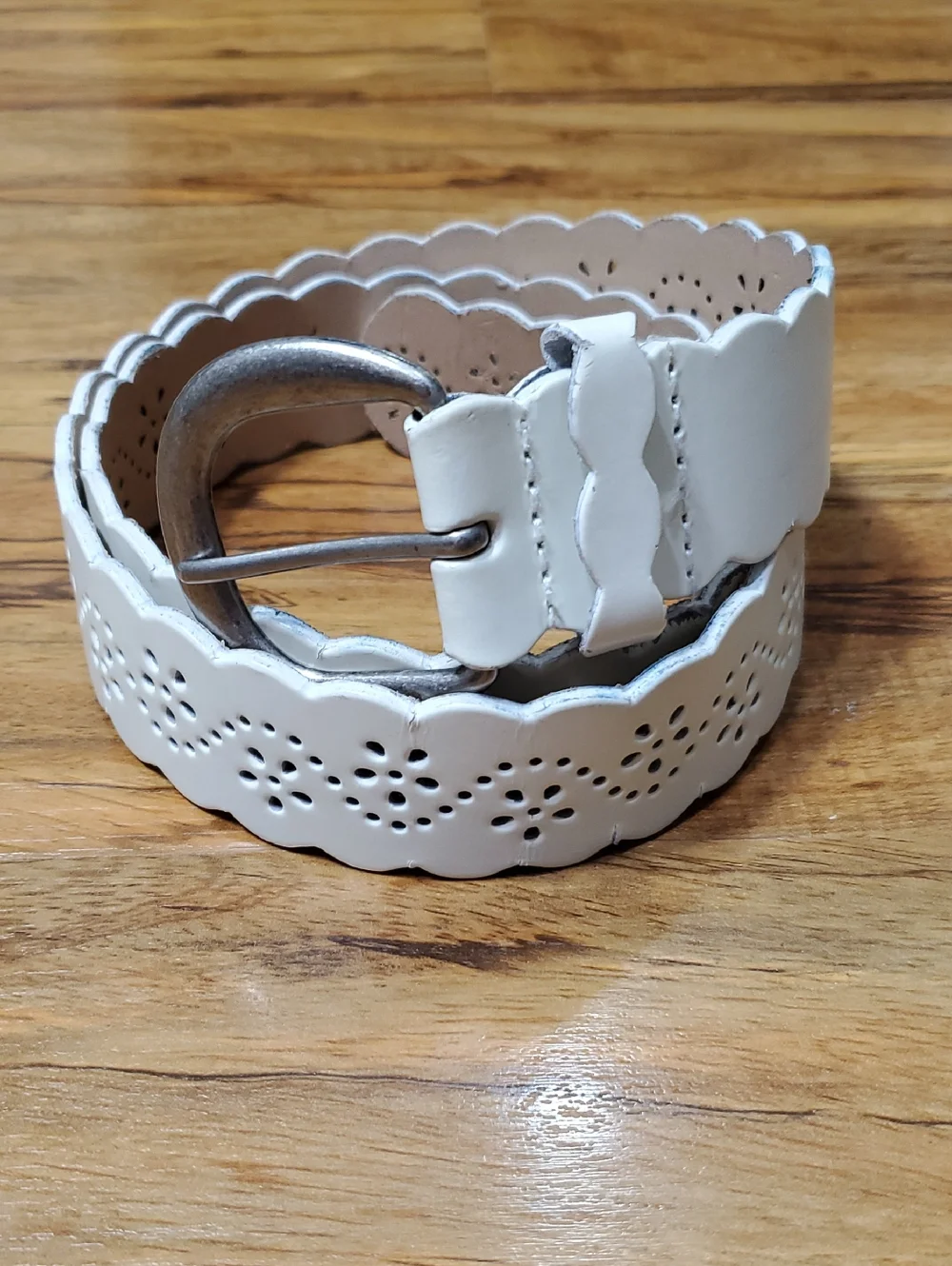 White Scalloped Leather Belt Women’s Large